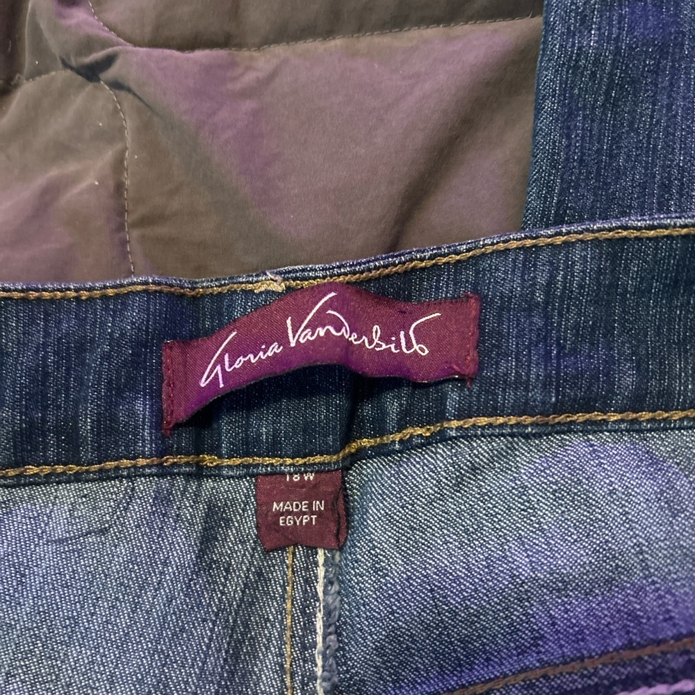 Gloria Vanderbilt Embroidered Wide Leg Jeans – Size 18 / 44” Outseam - Picture 4 of 7